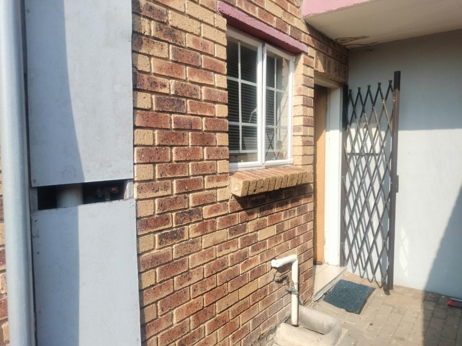2 Bedroom Property for Sale in Erand Gardens Gauteng