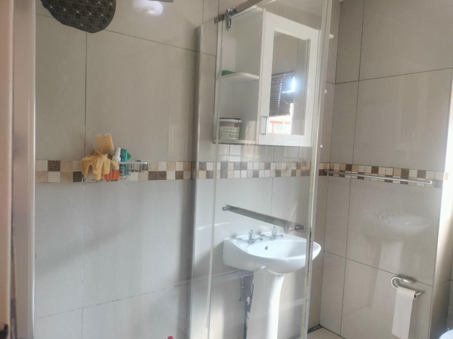 2 Bedroom Property for Sale in Erand Gardens Gauteng