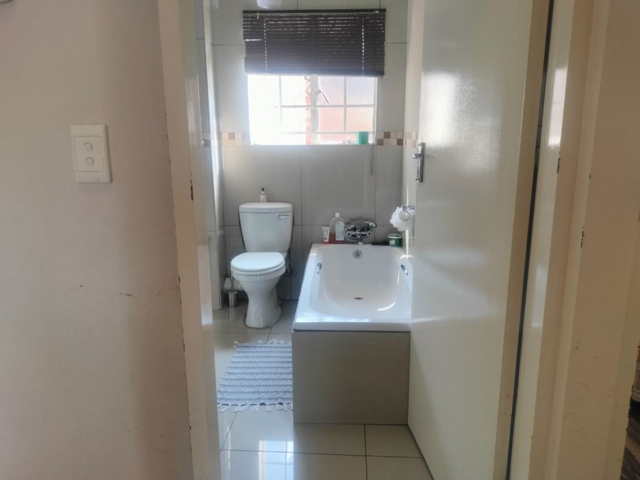 2 Bedroom Property for Sale in Erand Gardens Gauteng