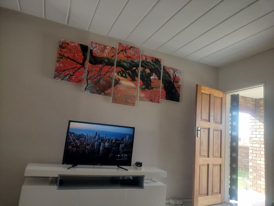 2 Bedroom Property for Sale in Erand Gardens Gauteng