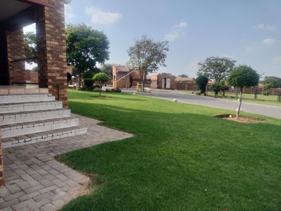 2 Bedroom Property for Sale in Erand Gardens Gauteng