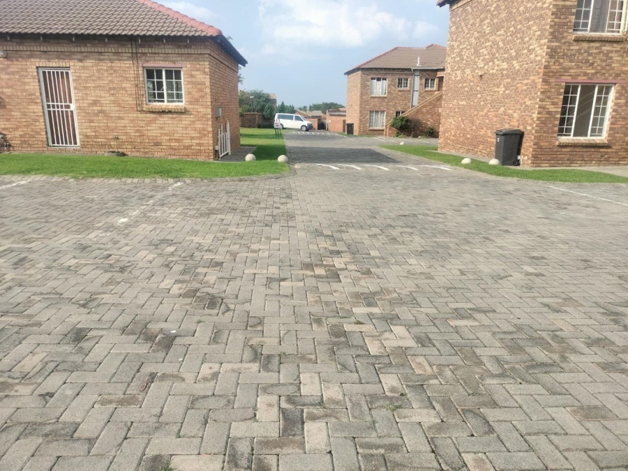 2 Bedroom Property for Sale in Erand Gardens Gauteng