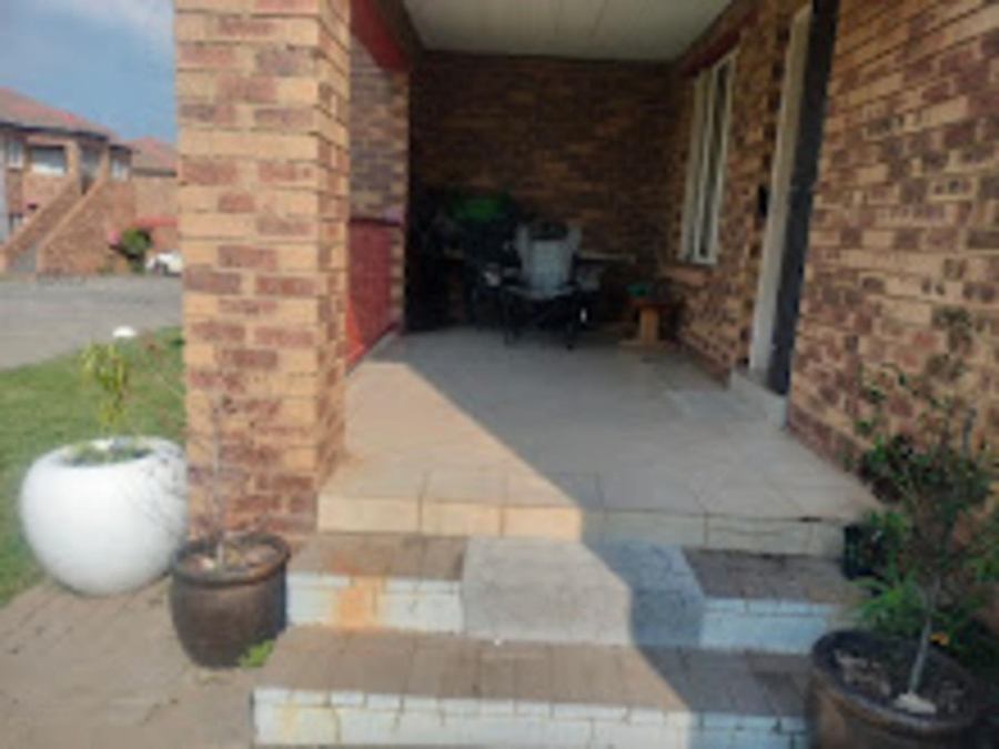 2 Bedroom Property for Sale in Erand Gardens Gauteng