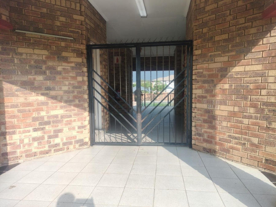 2 Bedroom Property for Sale in Erand Gardens Gauteng