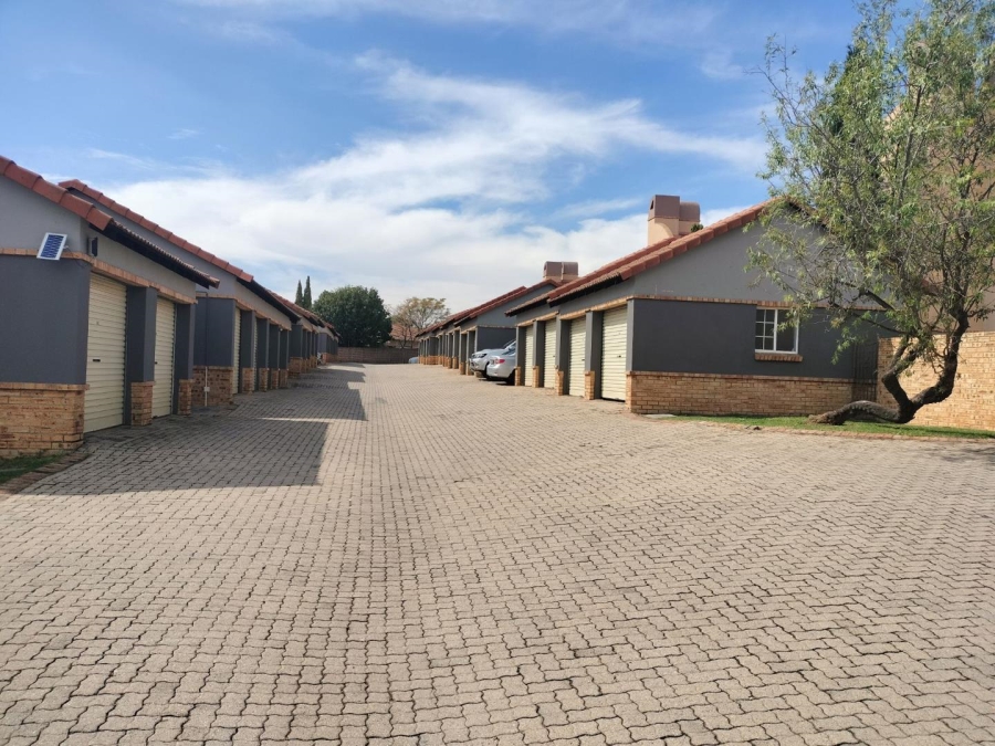 3 Bedroom Property for Sale in Noordwyk Gauteng