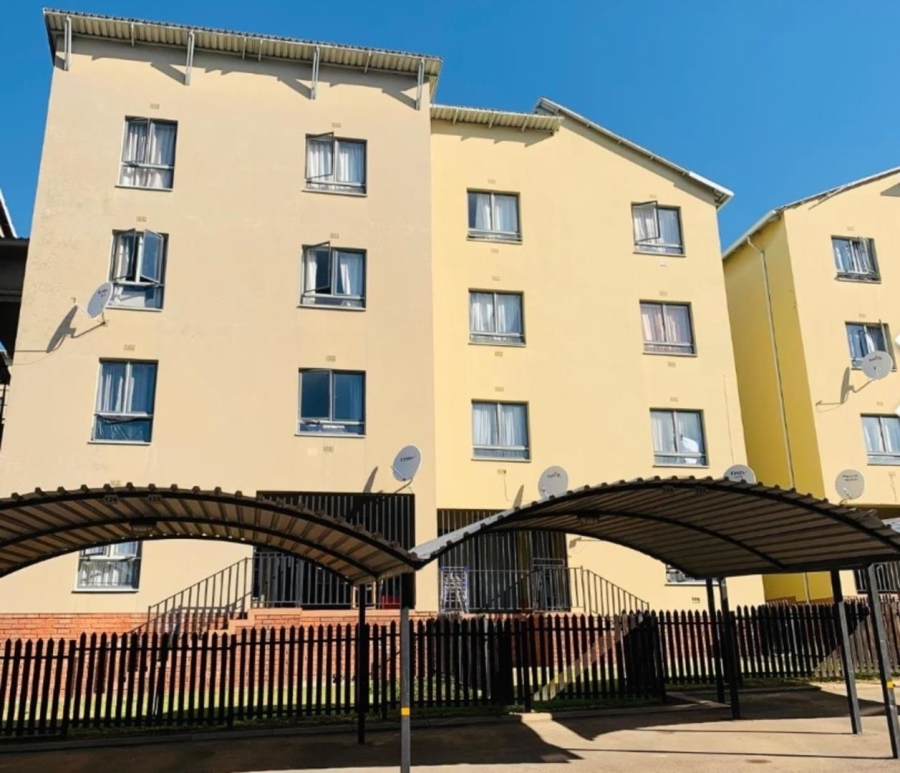 2 Bedroom Property for Sale in Erand Gardens Gauteng