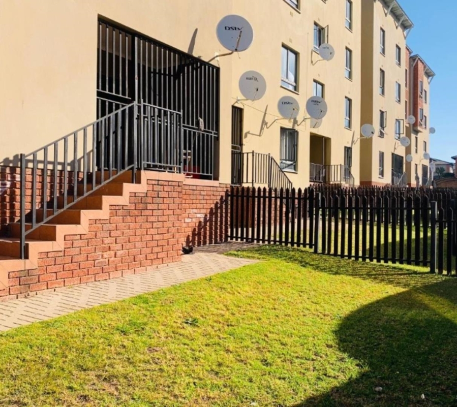 2 Bedroom Property for Sale in Erand Gardens Gauteng