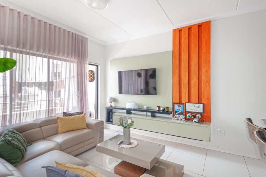 2 Bedroom Property for Sale in Erand Gardens Gauteng