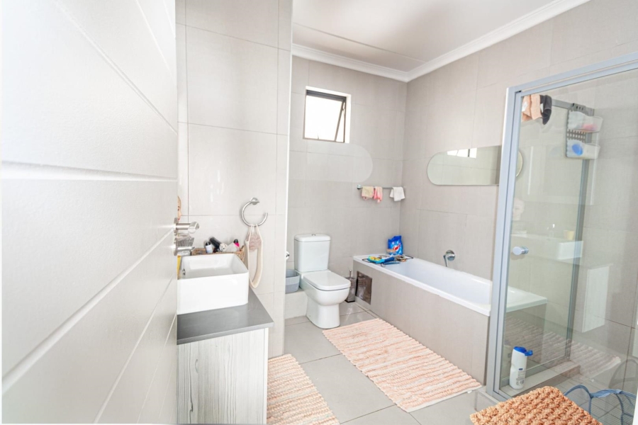 2 Bedroom Property for Sale in Erand Gardens Gauteng