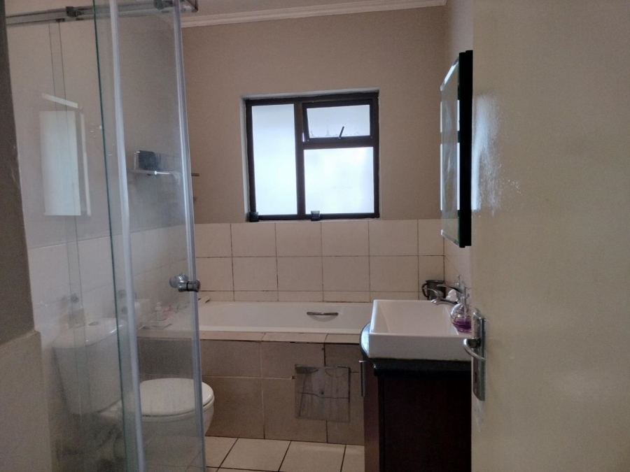 2 Bedroom Property for Sale in Noordwyk Gauteng