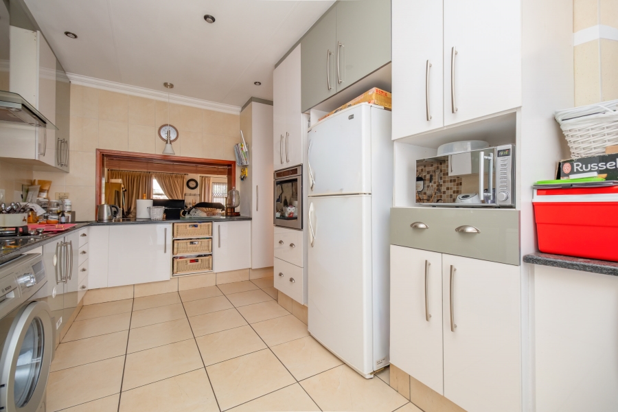 2 Bedroom Property for Sale in Woodmead Gauteng