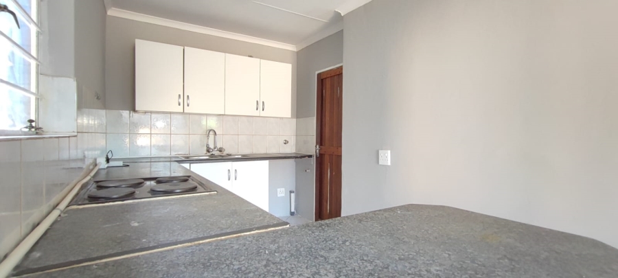 2 Bedroom Property for Sale in Rooihuiskraal North Gauteng
