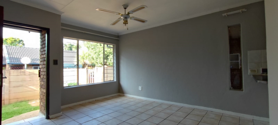 2 Bedroom Property for Sale in Rooihuiskraal North Gauteng