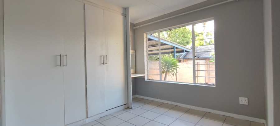 2 Bedroom Property for Sale in Rooihuiskraal North Gauteng
