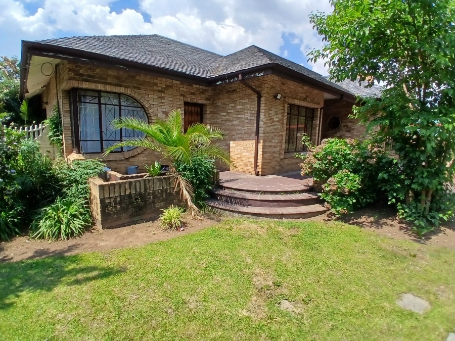5 Bedroom Property for Sale in Selcourt Gauteng