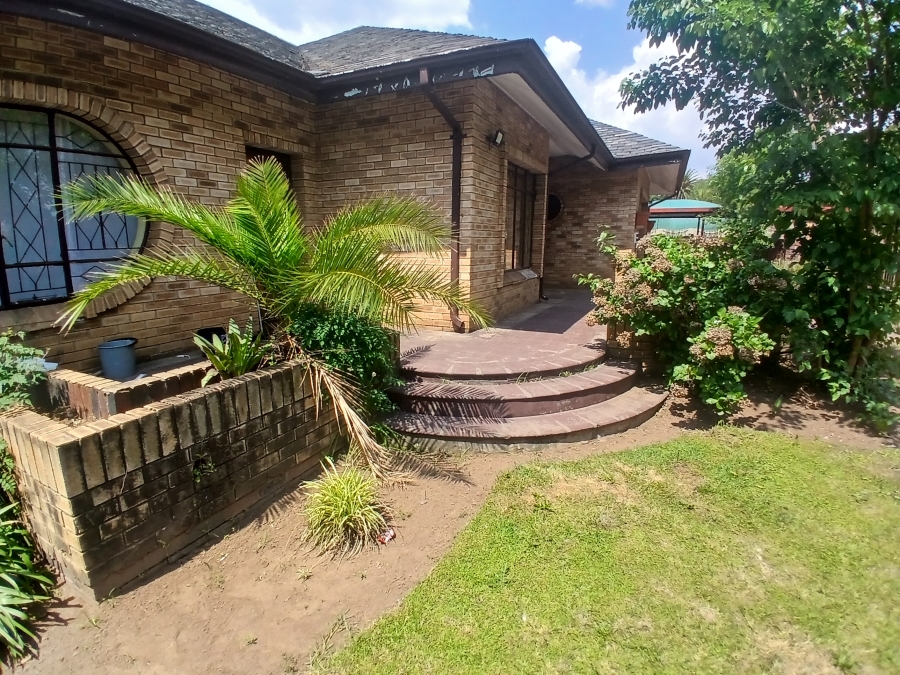 5 Bedroom Property for Sale in Selcourt Gauteng