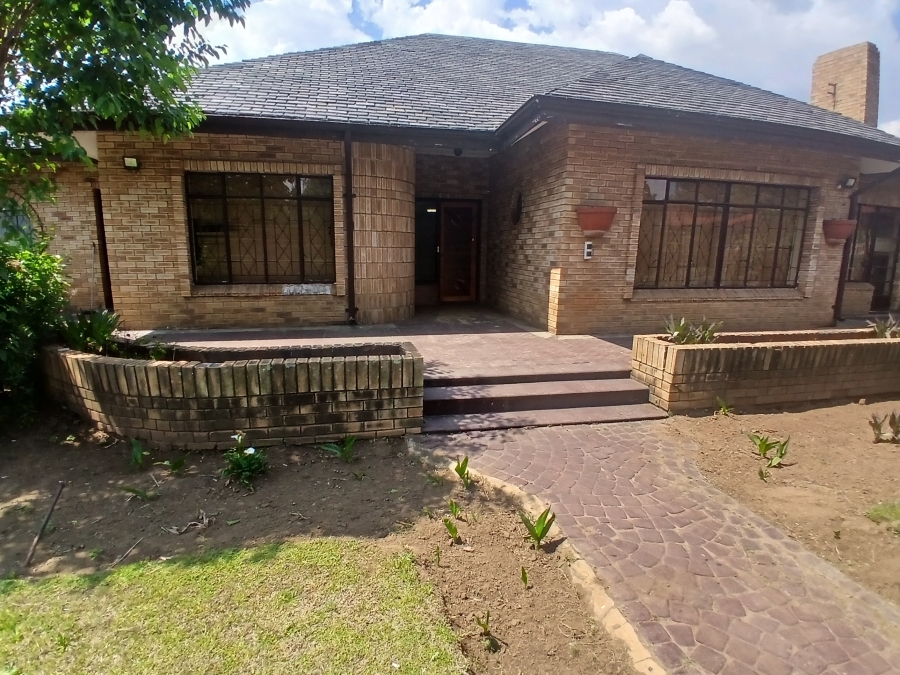 5 Bedroom Property for Sale in Selcourt Gauteng