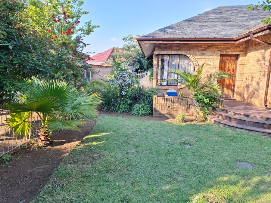 5 Bedroom Property for Sale in Selcourt Gauteng
