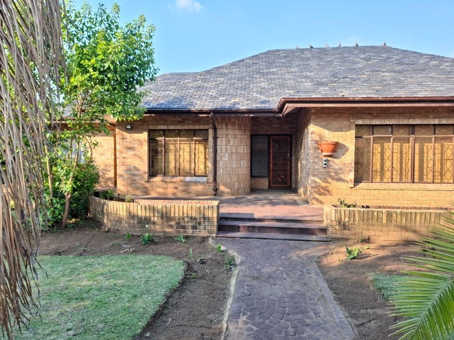 5 Bedroom Property for Sale in Selcourt Gauteng