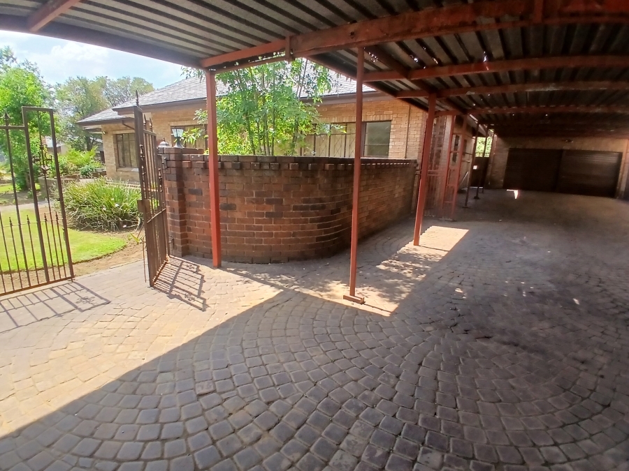 5 Bedroom Property for Sale in Selcourt Gauteng