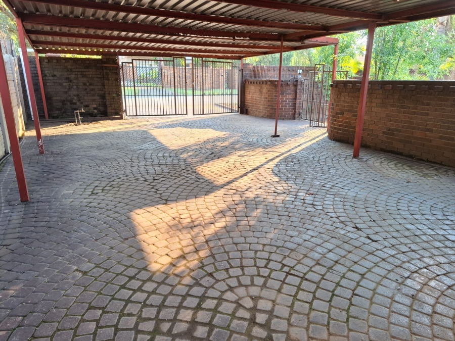 5 Bedroom Property for Sale in Selcourt Gauteng