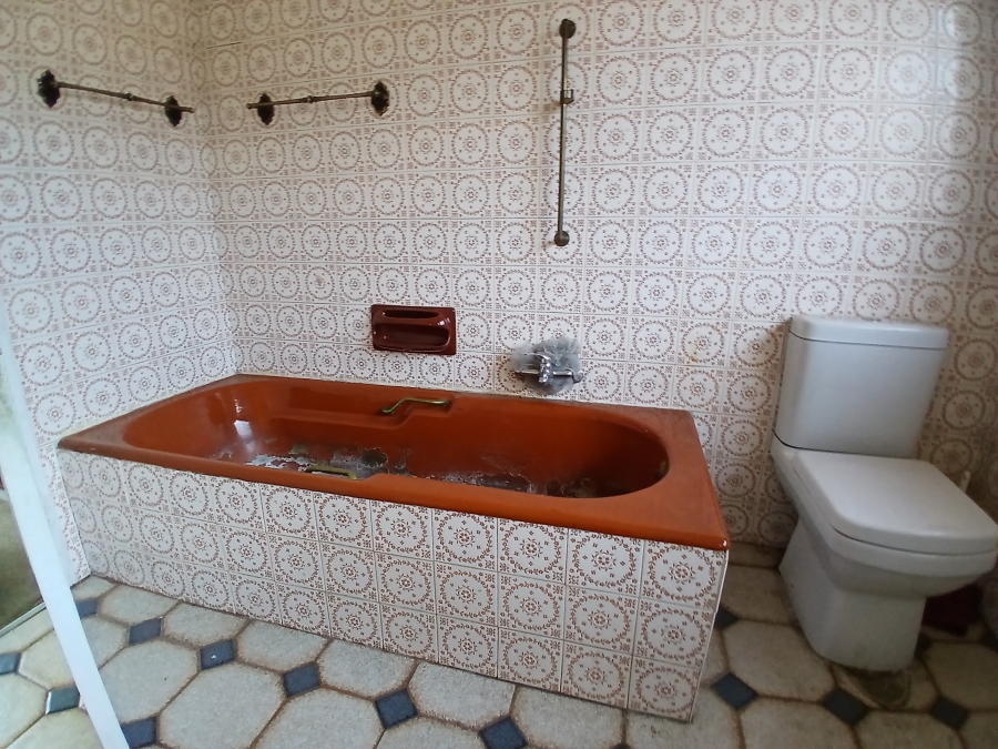 5 Bedroom Property for Sale in Selcourt Gauteng