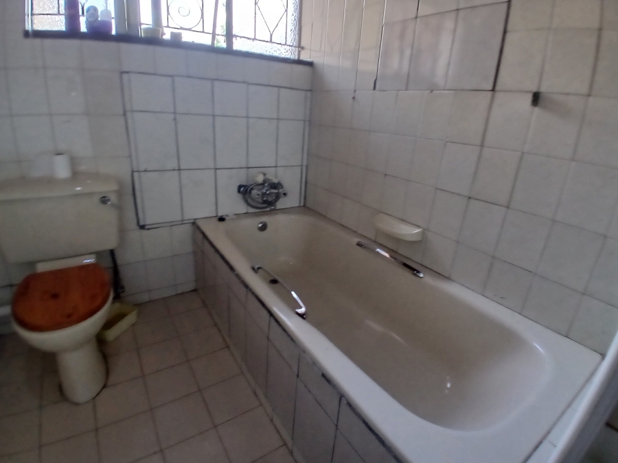 5 Bedroom Property for Sale in Selcourt Gauteng