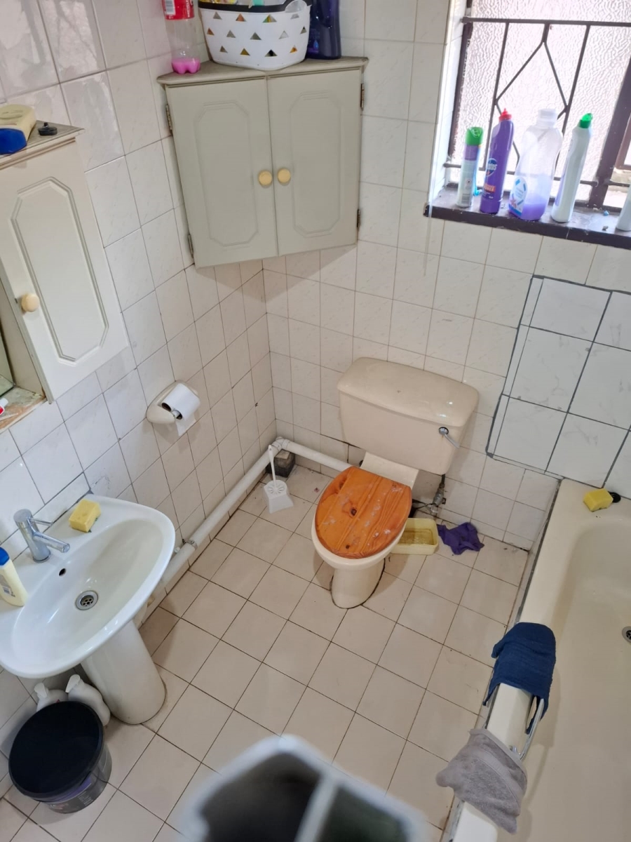 5 Bedroom Property for Sale in Selcourt Gauteng