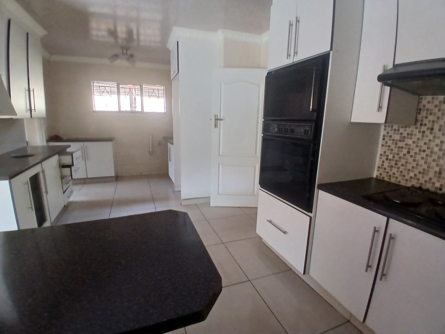 5 Bedroom Property for Sale in Selcourt Gauteng