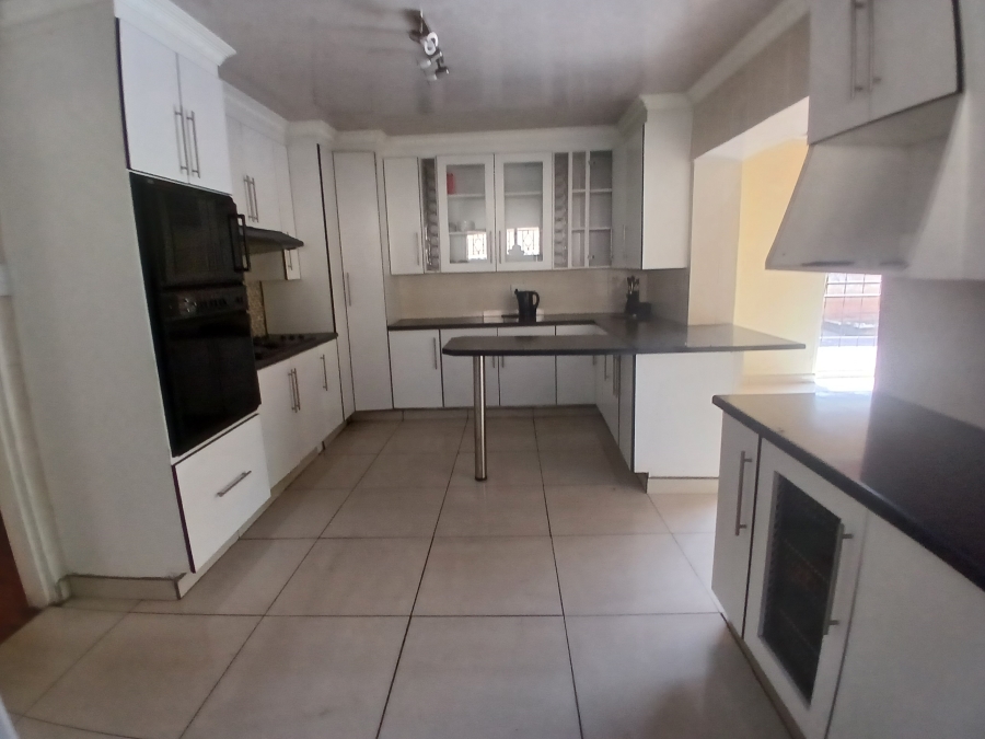 5 Bedroom Property for Sale in Selcourt Gauteng