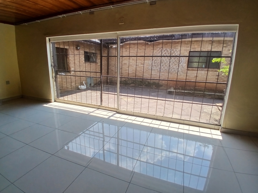 5 Bedroom Property for Sale in Selcourt Gauteng