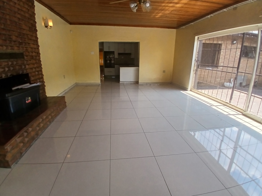 5 Bedroom Property for Sale in Selcourt Gauteng