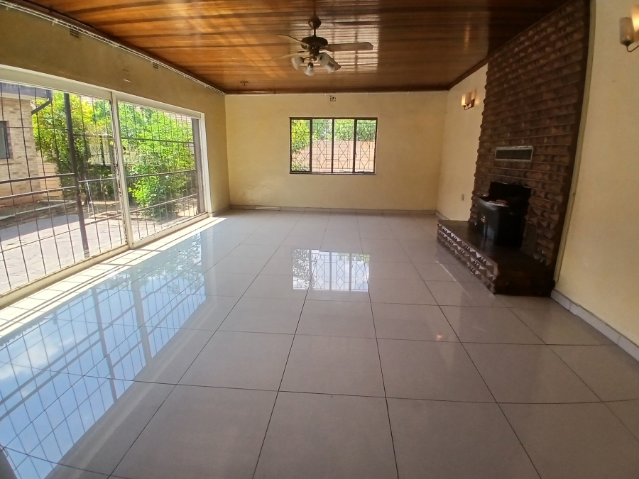 5 Bedroom Property for Sale in Selcourt Gauteng