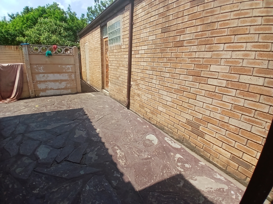 5 Bedroom Property for Sale in Selcourt Gauteng