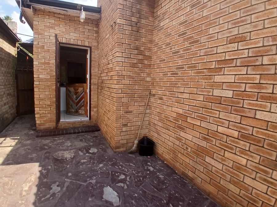 5 Bedroom Property for Sale in Selcourt Gauteng