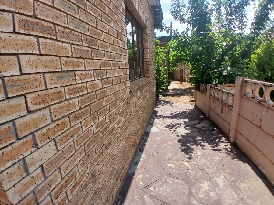5 Bedroom Property for Sale in Selcourt Gauteng