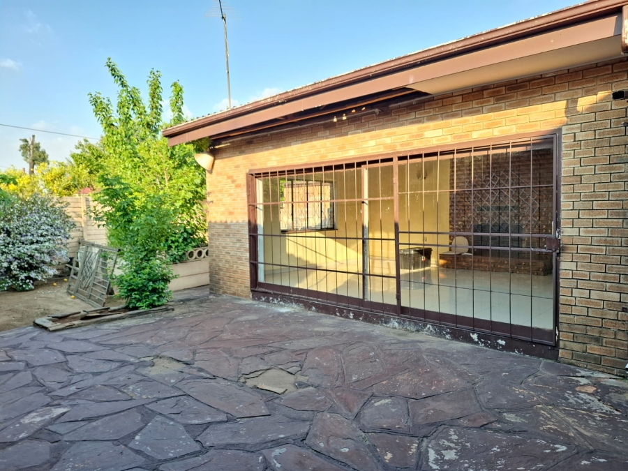 5 Bedroom Property for Sale in Selcourt Gauteng