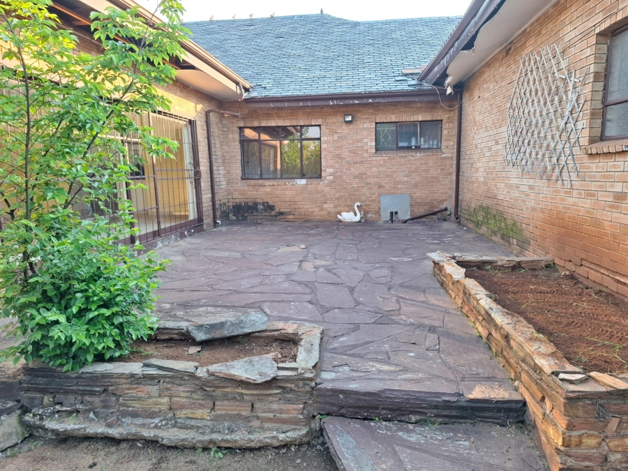 5 Bedroom Property for Sale in Selcourt Gauteng