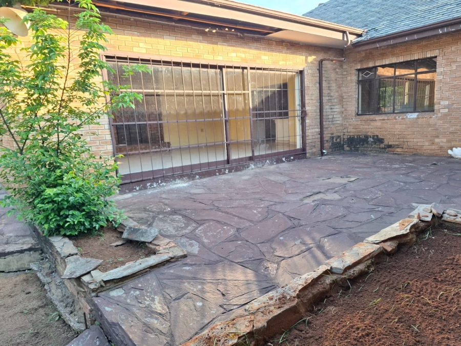 5 Bedroom Property for Sale in Selcourt Gauteng