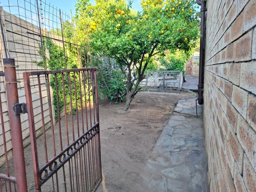 5 Bedroom Property for Sale in Selcourt Gauteng