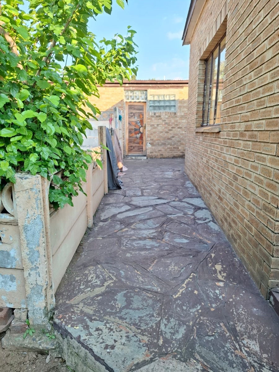 5 Bedroom Property for Sale in Selcourt Gauteng
