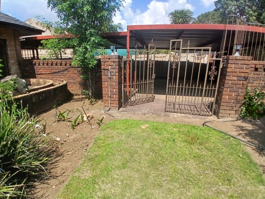 5 Bedroom Property for Sale in Selcourt Gauteng