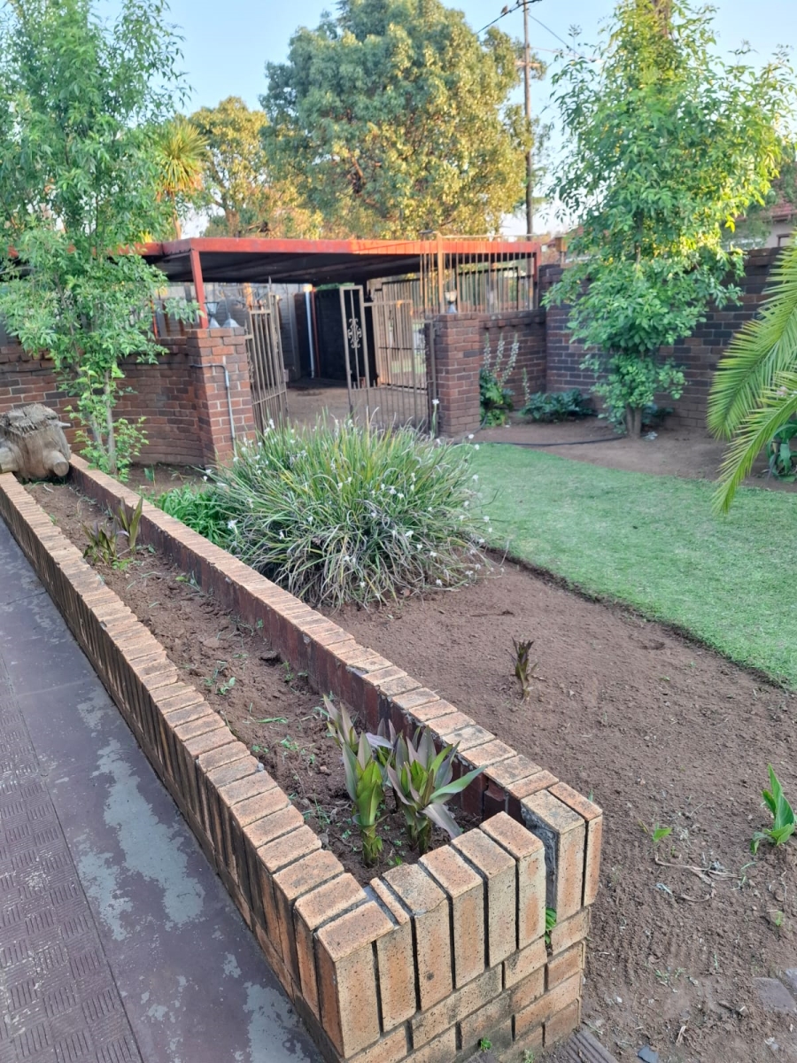 5 Bedroom Property for Sale in Selcourt Gauteng