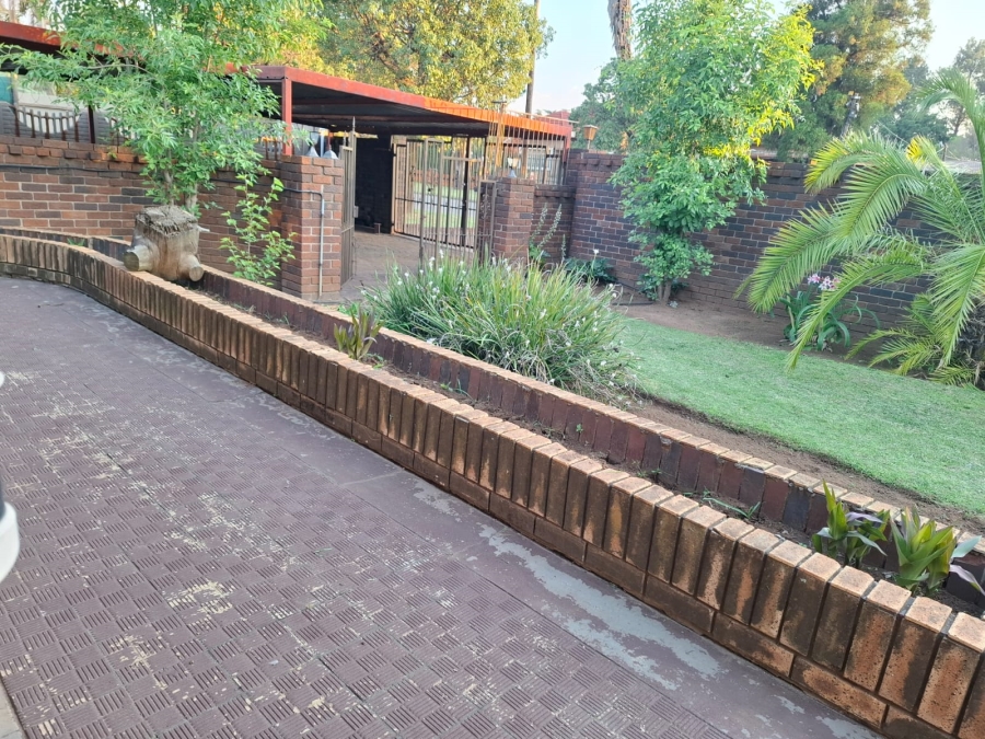 5 Bedroom Property for Sale in Selcourt Gauteng