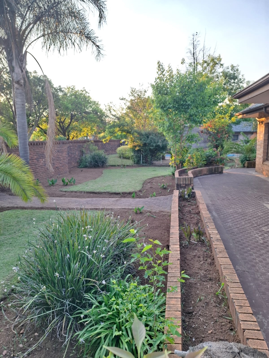 5 Bedroom Property for Sale in Selcourt Gauteng