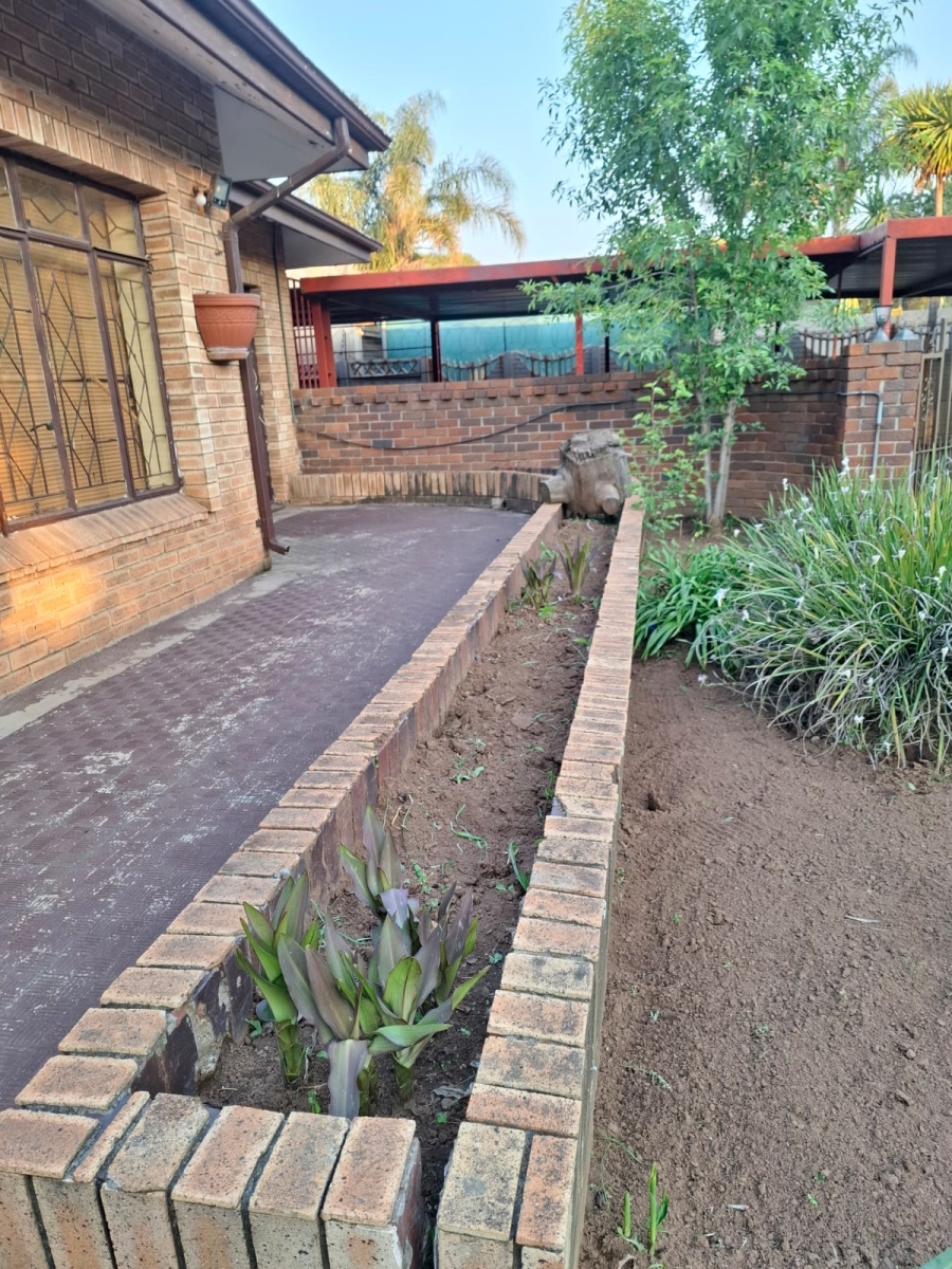5 Bedroom Property for Sale in Selcourt Gauteng