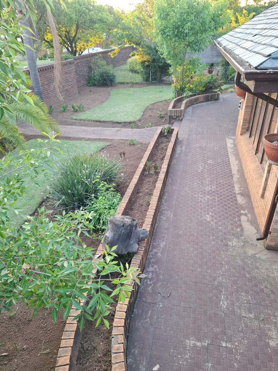 5 Bedroom Property for Sale in Selcourt Gauteng