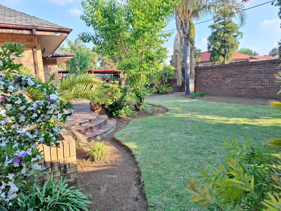 5 Bedroom Property for Sale in Selcourt Gauteng
