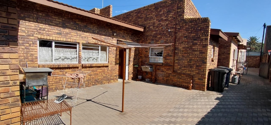 To Let 3 Bedroom Property for Rent in Dalpark Proper Gauteng