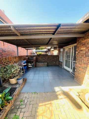 3 Bedroom Property for Sale in Birchleigh Gauteng